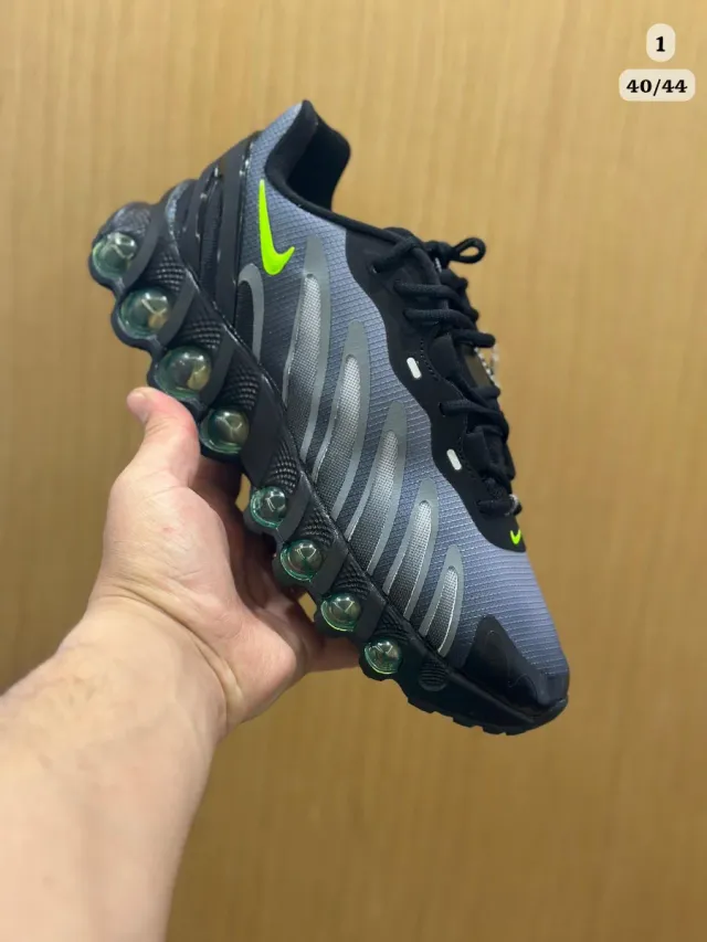 Conjunto Under Armour gris y naranja