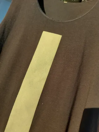 Canotta marroncina con Croce beige