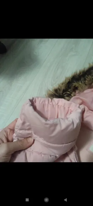 Chaquetón rosa con capucha