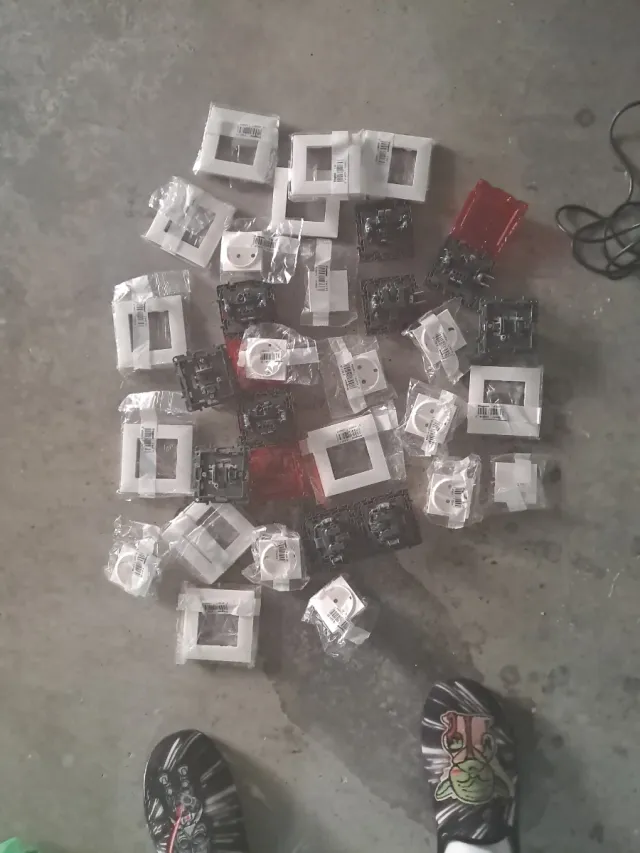 Puntos de luz y enchufes Nuevos