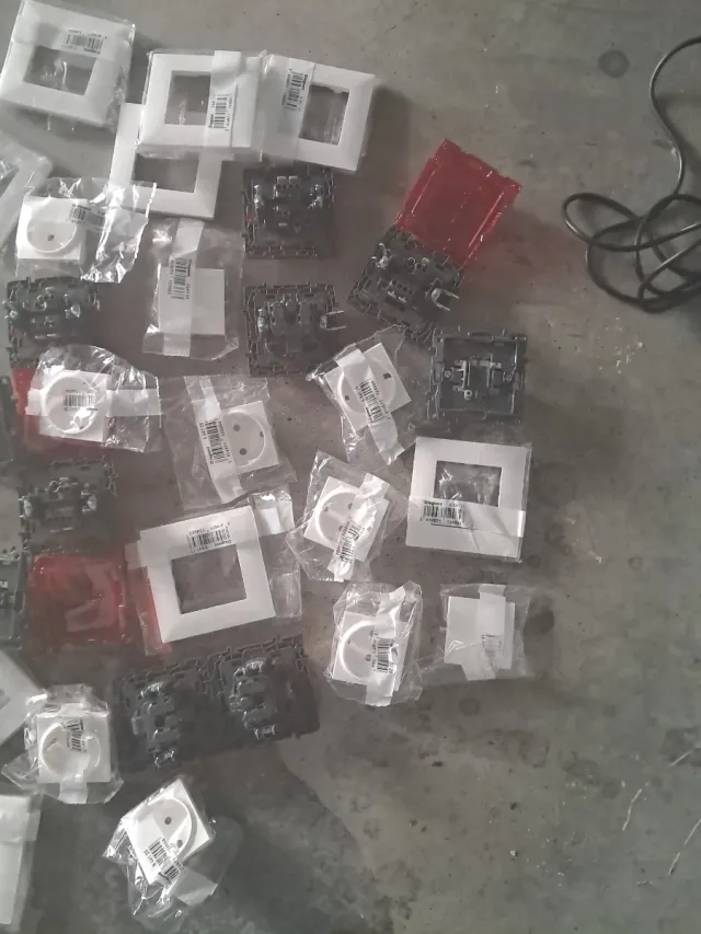 Puntos de luz y enchufes Nuevos