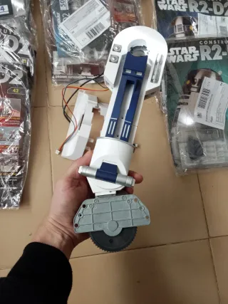DEAGOSTINI R2-D2 STAR WARS ROBOT