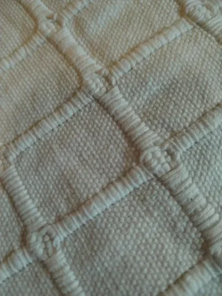 Colcha branca com franjas