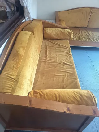 Sofá modular madera y terciopelo