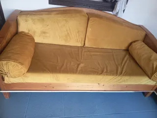 Sofá modular madera y terciopelo