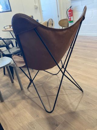 Silla BKF cuero marrón patas hierro