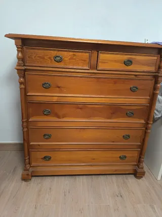 Cómoda y 2 mesitas de noche de madera