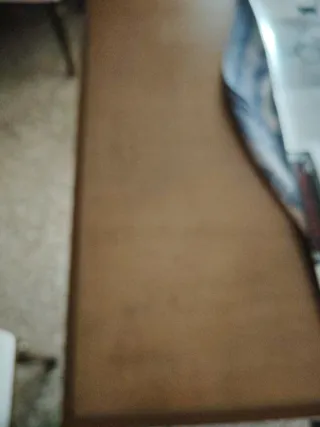 Conjunto mesa y sillas madera y rejilla . 6 sillas