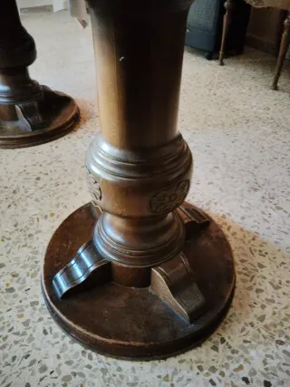 Conjunto mesa y sillas madera y rejilla . 6 sillas