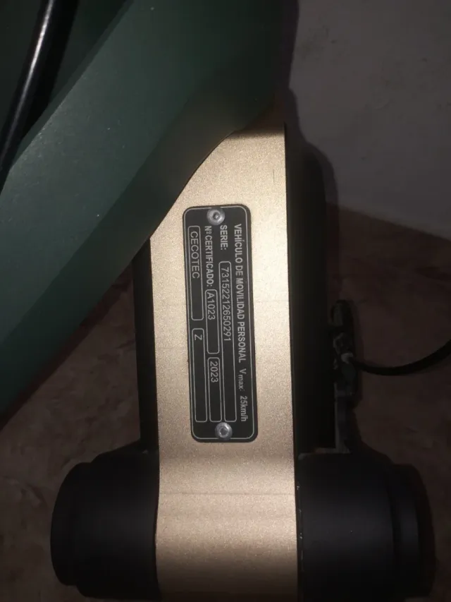 Patinete Eléctrico verde de montaña