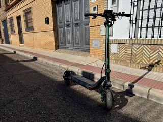 Patín Eléctrico Negro y Verde