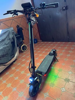 Patín Eléctrico Negro y Verde