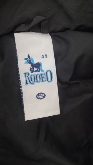 Mono de nieve rosa y negro