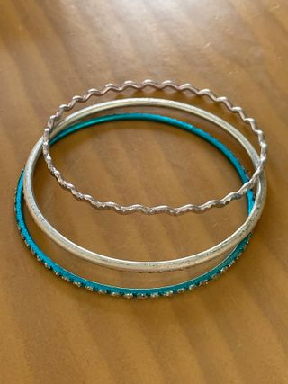 3 Pulseras Metálicas Azules y Plateadas
