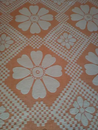 Colcha de casal salmão e branca