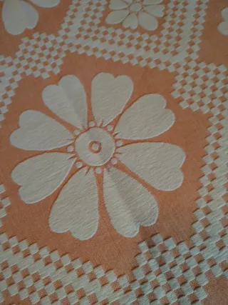 Colcha de casal salmão e branca