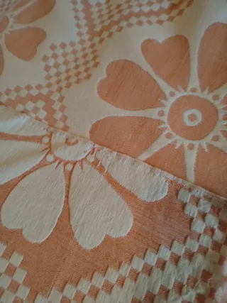 Colcha de casal salmão e branca