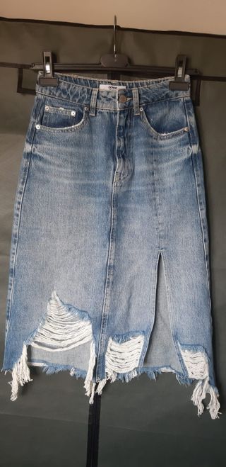 Falda vaquera midi. Nueva sin estrenar. De Bershka