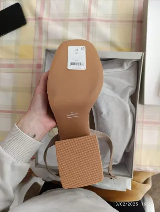 Zapatos de tacón beige