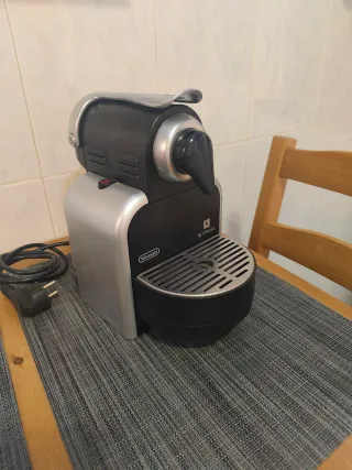 Cafetera Nespresso DeLonghi