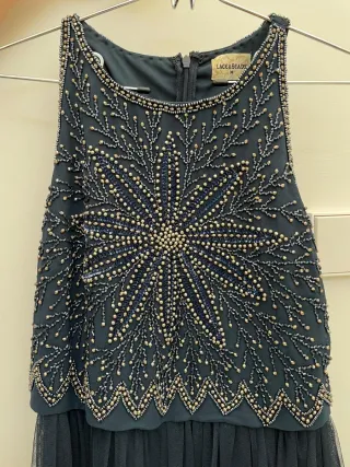 Vestido Lace & Beads azul marino con pedrería