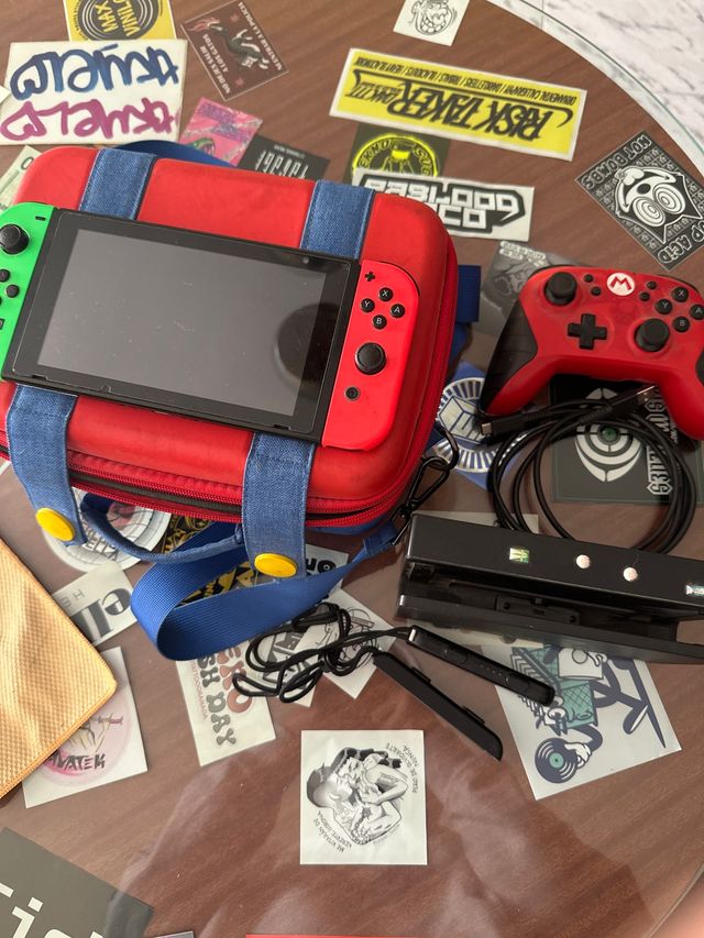 Nintendo Switch + Mando + Estuche