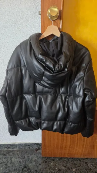 Chaqueta bomber impermeable negra