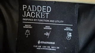 Chaqueta bomber impermeable negra