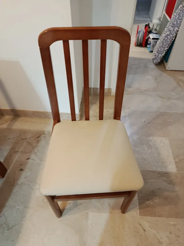 Mesa de comedor con 6 sillas de madera