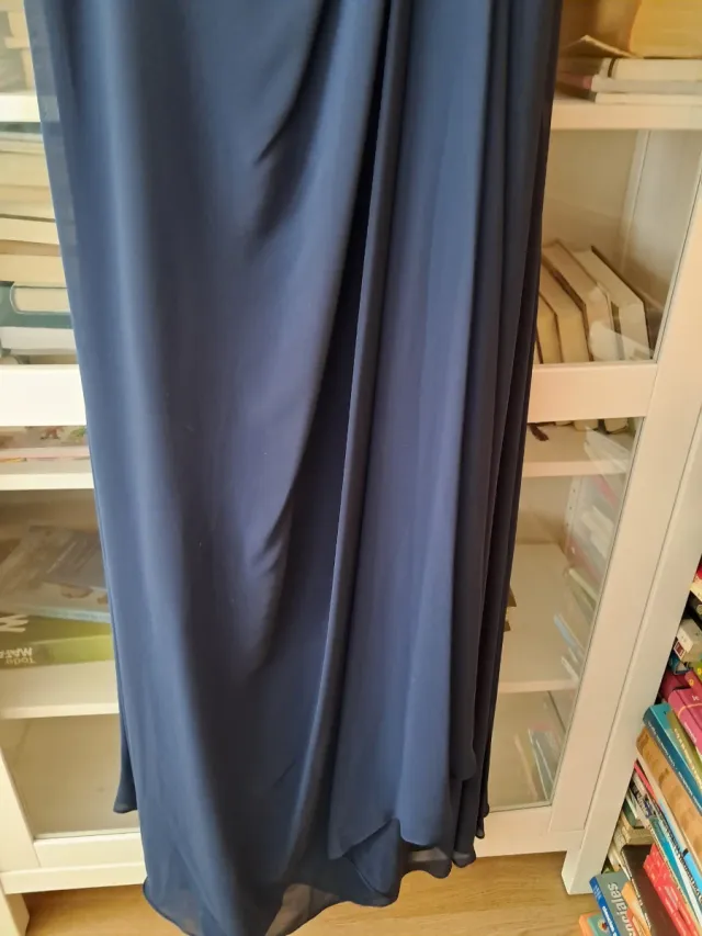 Vestido de fiesta azul con flor