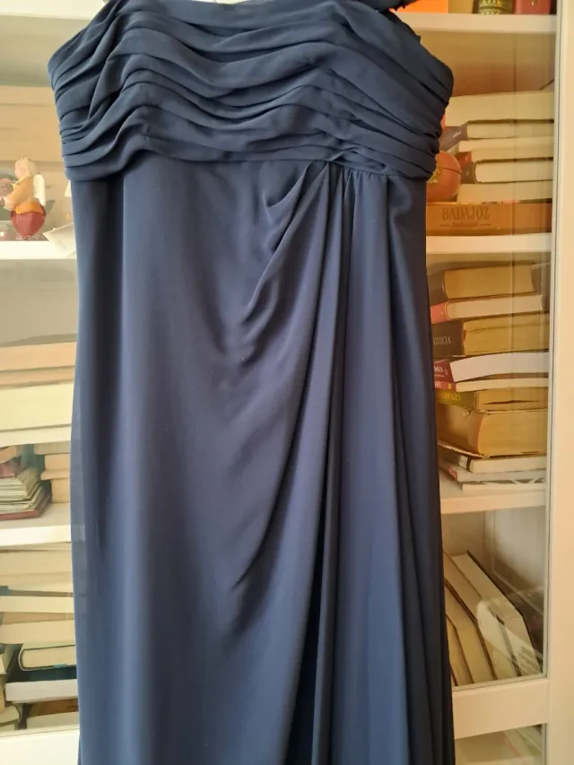 Vestido de fiesta azul con flor