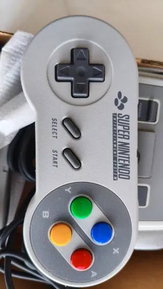 Super Nintendo Classic Mini + 2 Mandos