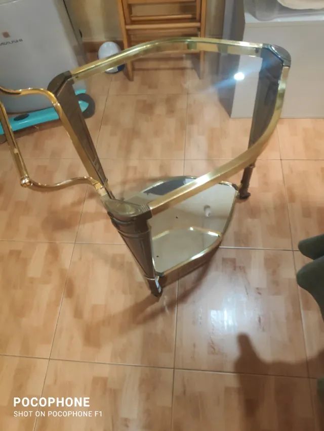 Mesita auxiliar cristal y metal dorado