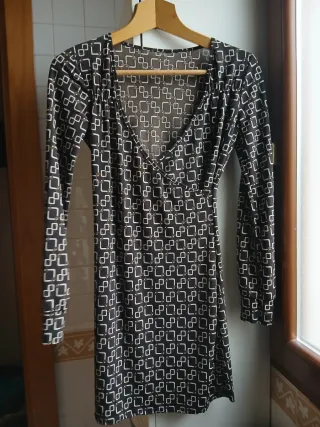 Abito fantasia geometrica manica lunga