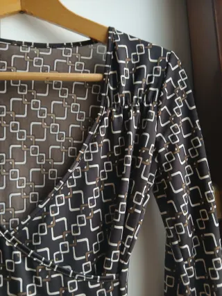 Abito fantasia geometrica manica lunga