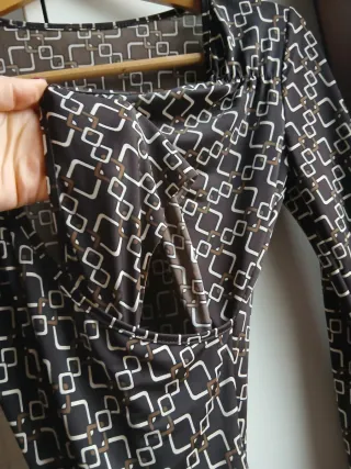 Abito fantasia geometrica manica lunga