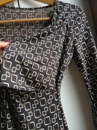 Abito fantasia geometrica manica lunga