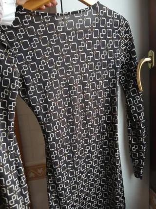 Abito fantasia geometrica manica lunga