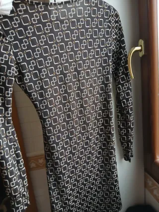 Abito fantasia geometrica manica lunga