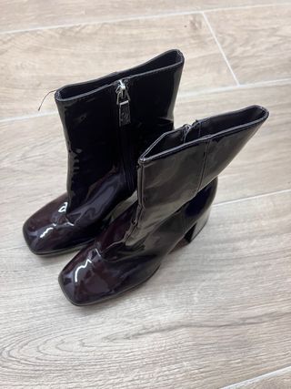 Botines de tacón charol