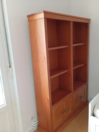 2 Librerías de Madera Marrón