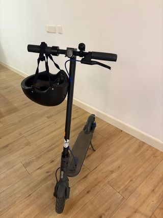Patinete Eléctrico Xiaomi Negro. Incluye Casco.