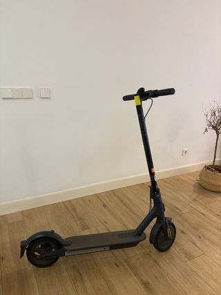 Patinete Eléctrico Xiaomi Negro. Incluye Casco.