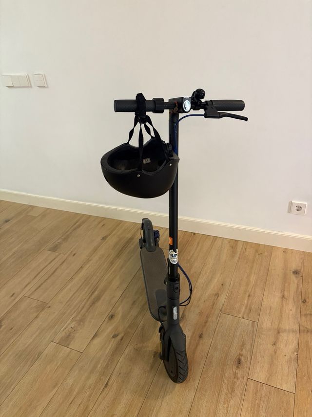 Patinete Eléctrico Xiaomi Negro. Incluye Casco.