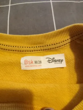 Sudadera color mostaza, con Mickey Mouse