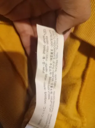 Sudadera color mostaza, con Mickey Mouse