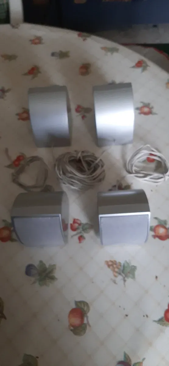 Altavoces 2.1 Plata y Negro