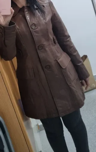 Abrigo de piel color marrón