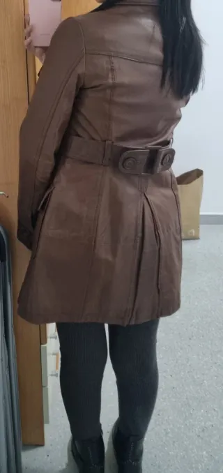 Abrigo de piel color marrón