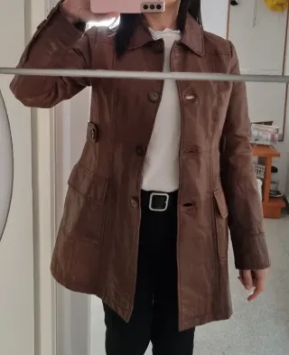 Abrigo de piel color marrón